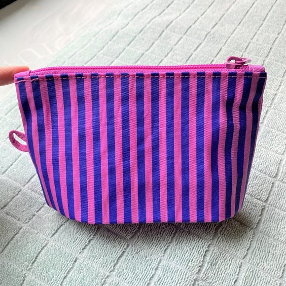 BAGGU Handbags - NWOT Baggu Go Pouch Small - Blue Pink Stripe (Vacation Stripe Mix)